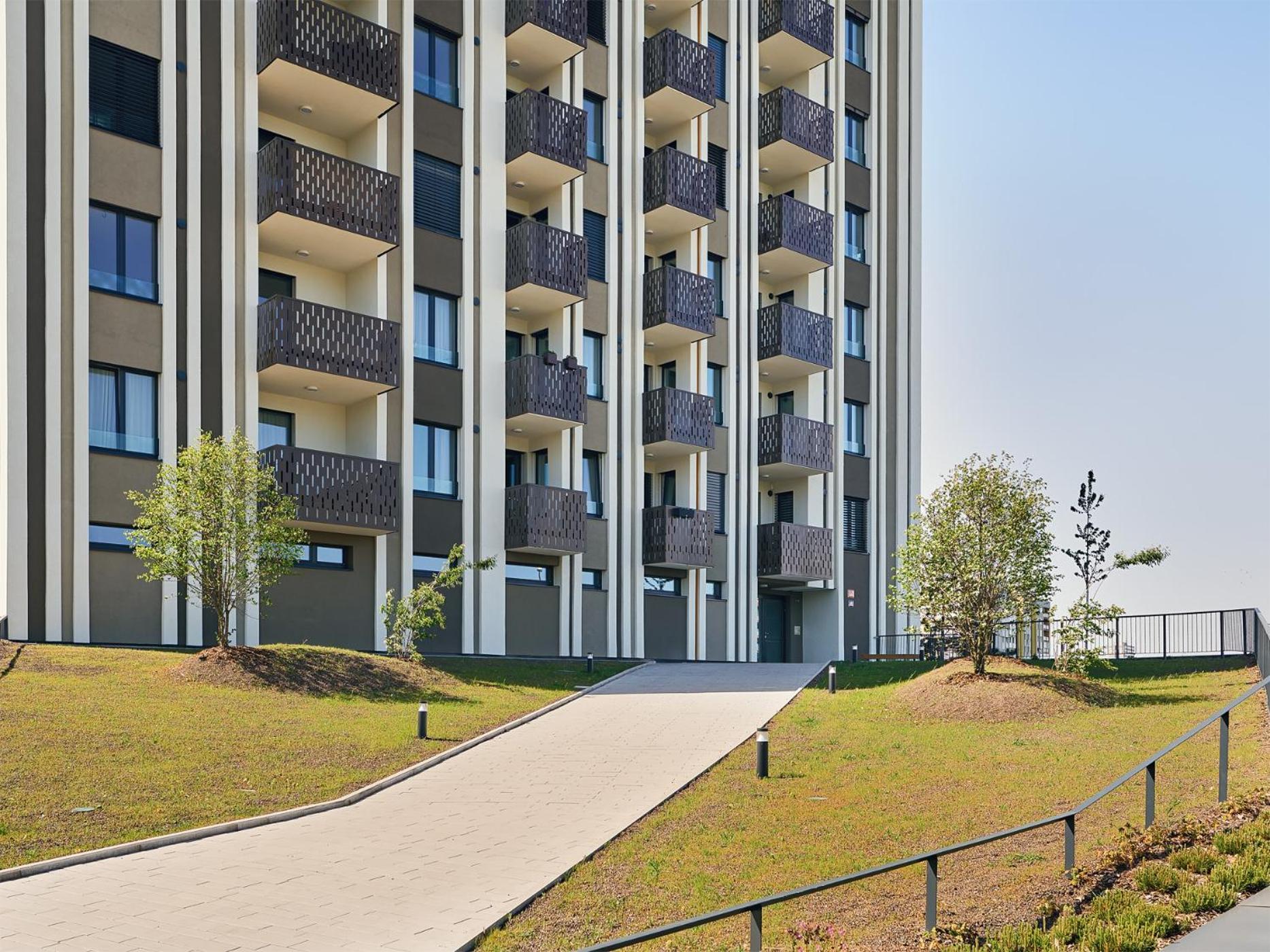Luxury Sunny Home - Garage Parking, Metro, Balcony, Ps5 With Games Prag Dış mekan fotoğraf